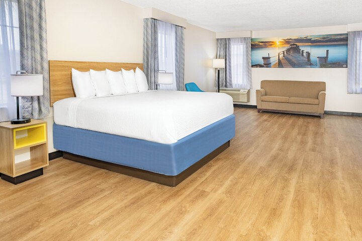 Room 8 of 28