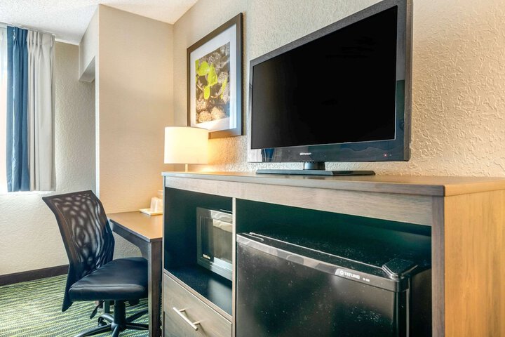 Quality Inn & Suites Leesburg Chain of Lakes