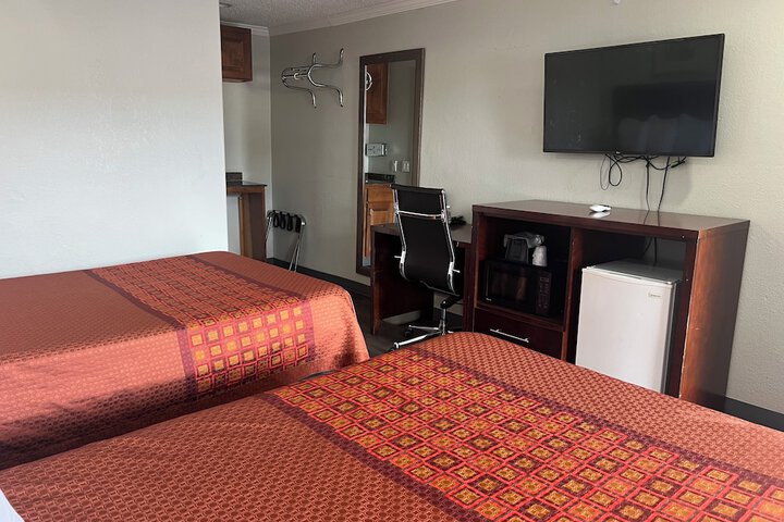Golden Eagle Motel