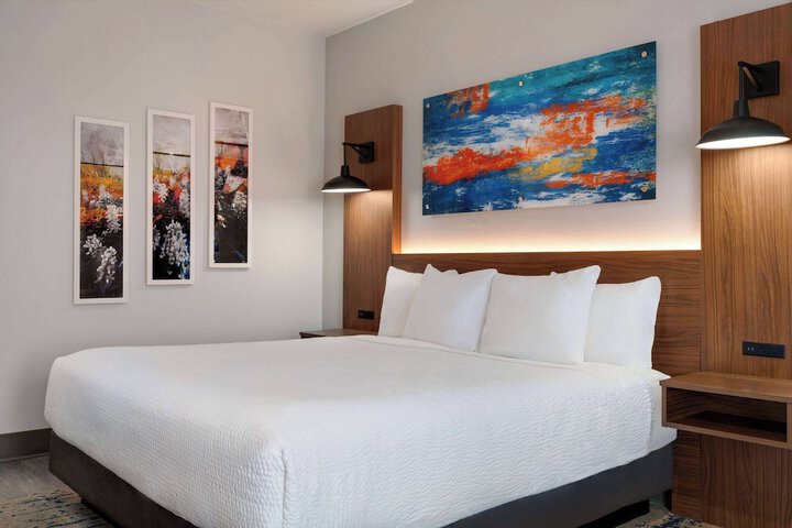 Room 27 of 59