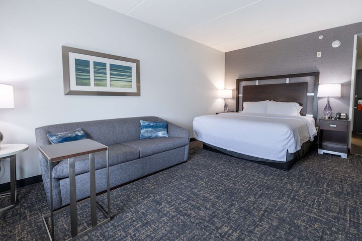 Hampton Inn & Suites Greensboro / Coliseum Area