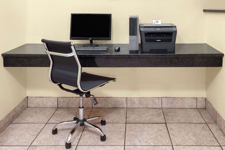 Business Center 29 of 32
