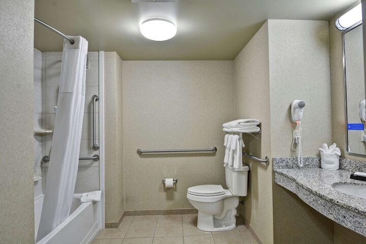 Room 21 of 39