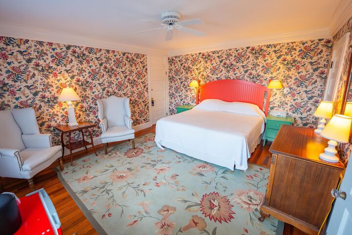 The Colony Hotel