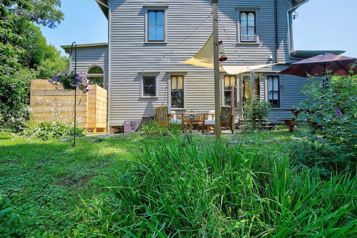 Walk to Downtown: Pet-friendly Millerton Home!