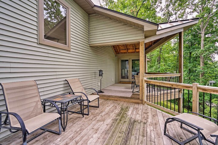 Grand Rapids Area Lakefront House w / Dock