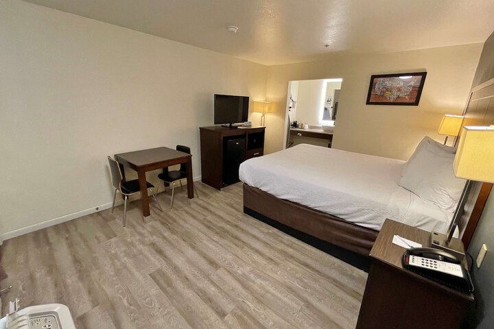 Room 34 of 37
