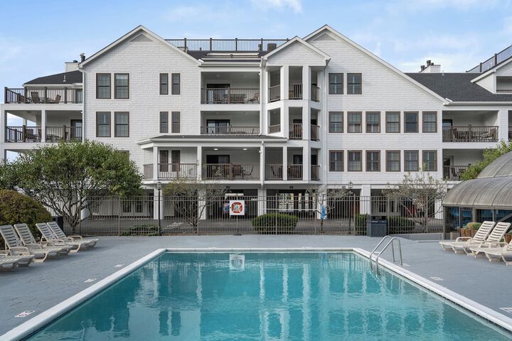 Pool 4 of 37