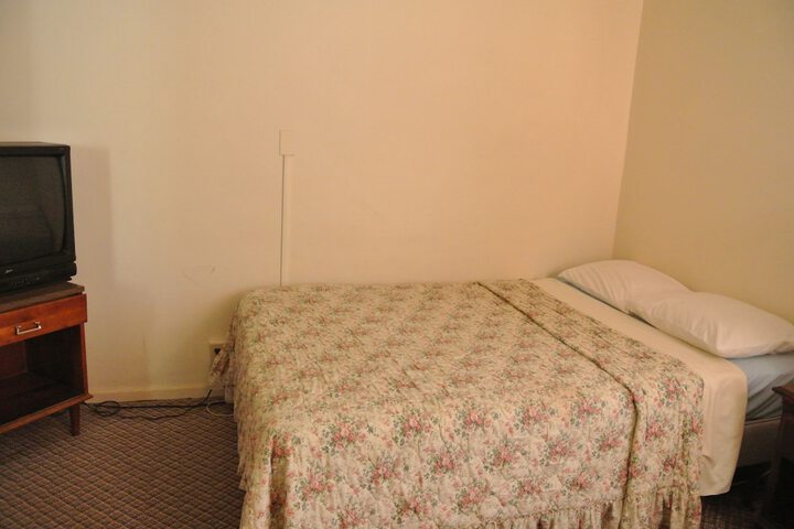RoseWood Inn