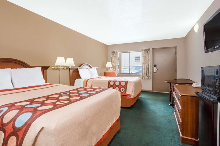 Room 6 of 14