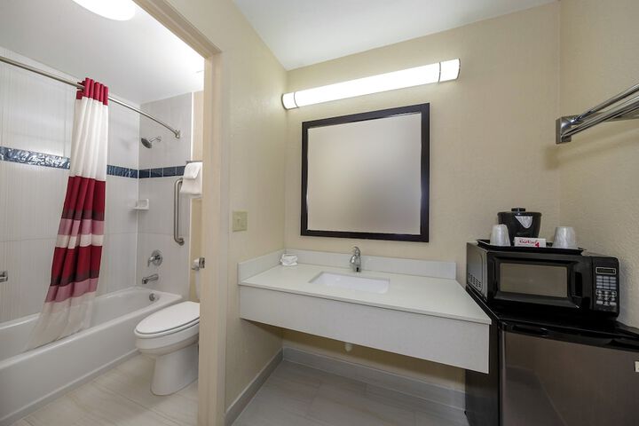 Room 14 of 33