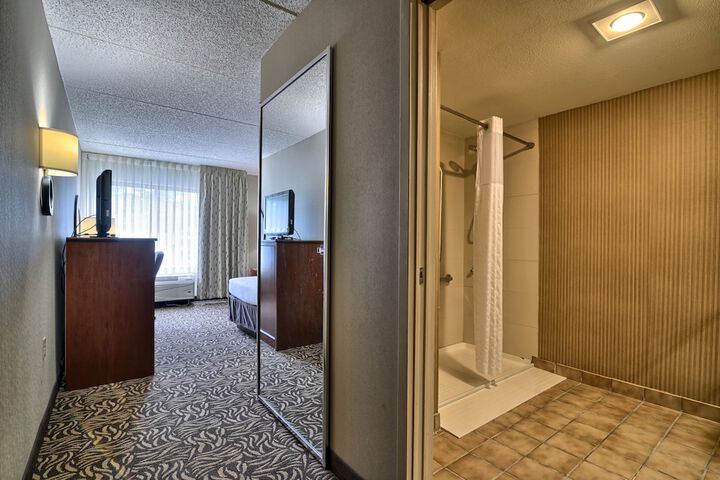 Room 6 of 24