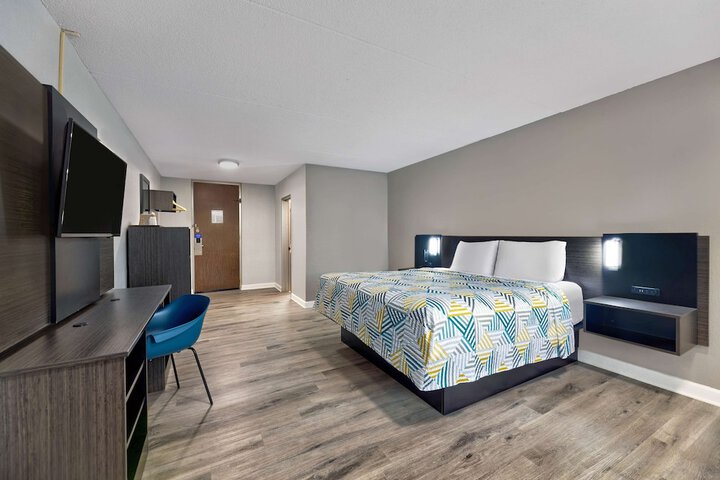 Room 17 of 27