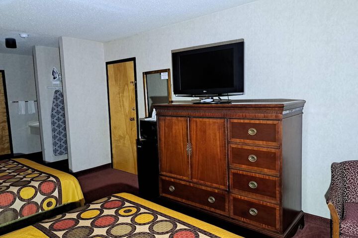 Room 7 of 11