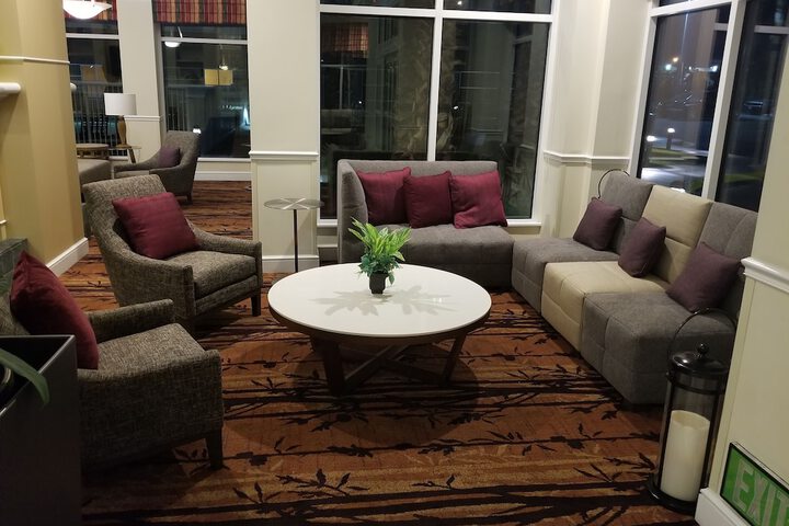 Lounge 20 of 24