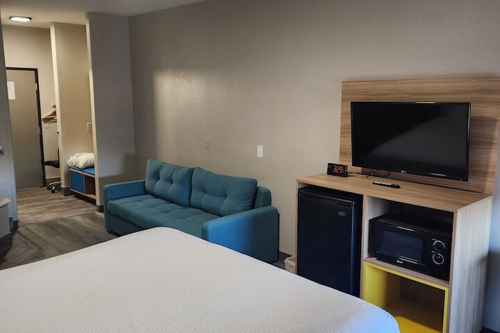 Room 47 of 143