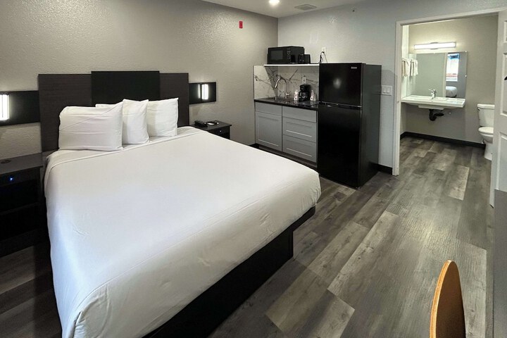 Room 11 of 15