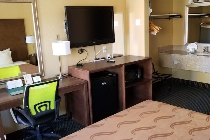 Room 27 of 33