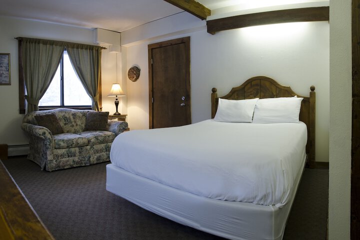 Summit Lodge