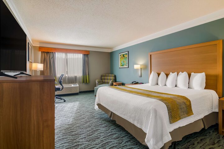 Best Western Plus Executive Court Inn & Conference Center