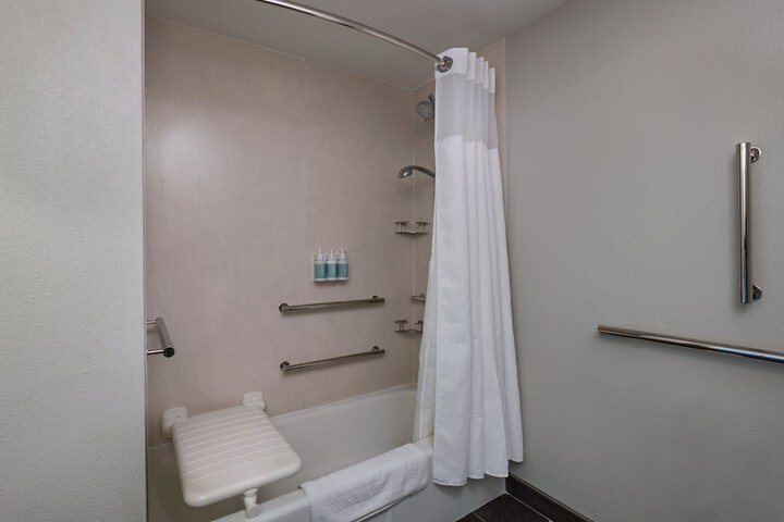 Courtyard by Marriott Dallas Arlington / Entertainment Dist