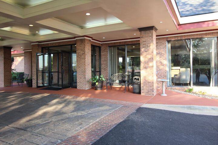 Hotel 8 of 64