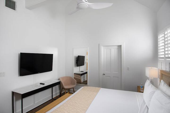 Room 37 of 77