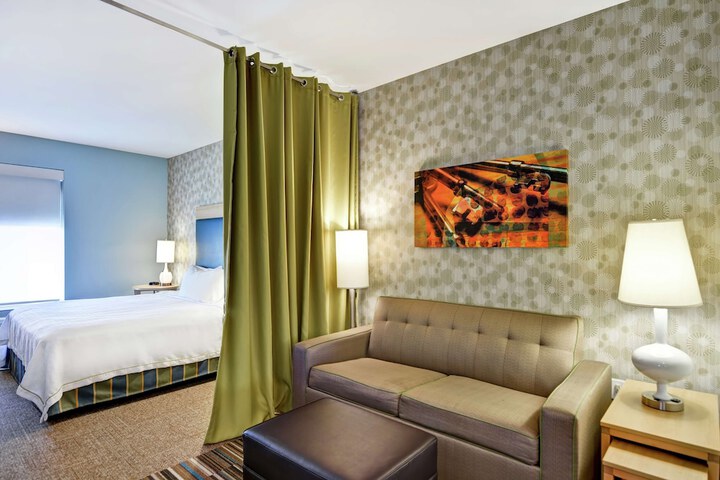 Room 13 of 33