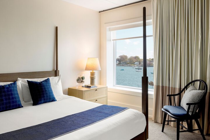 Newport Harbor Island Resort