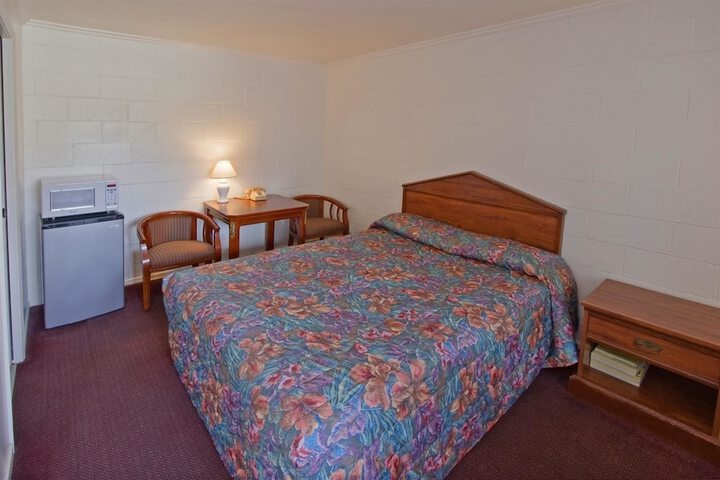 Room 6 of 13