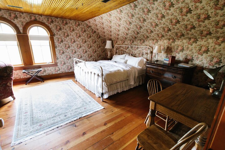 Round Barn Farm B & B Event Center