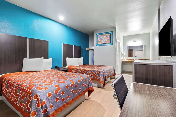 Econo Lodge Inn & Suites Channelview - Houston East