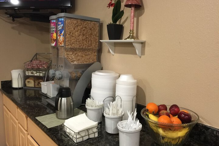 Breakfast/Coffee Service 25 of 30