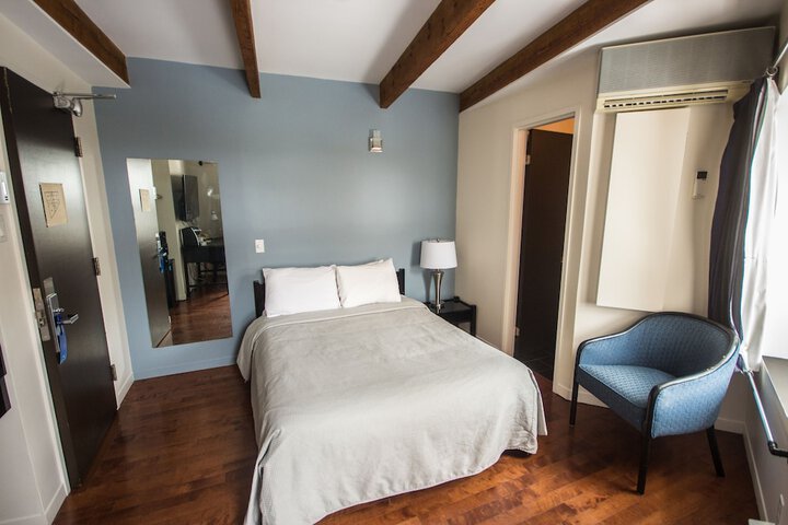 Room 14 of 28