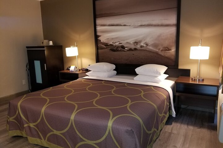 Room 17 of 24