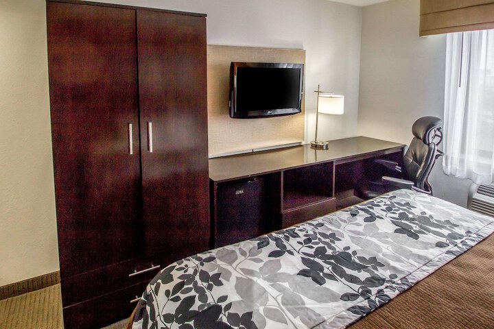 Room 18 of 27