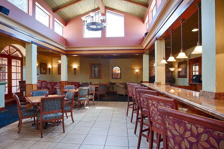 Dining 45 of 47