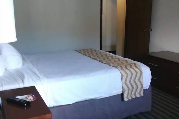 Room 8 of 27