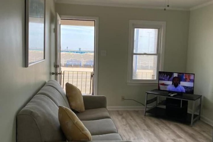 Room 27 of 43