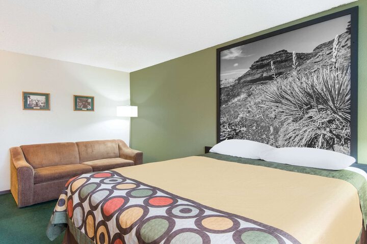 Room 7 of 27