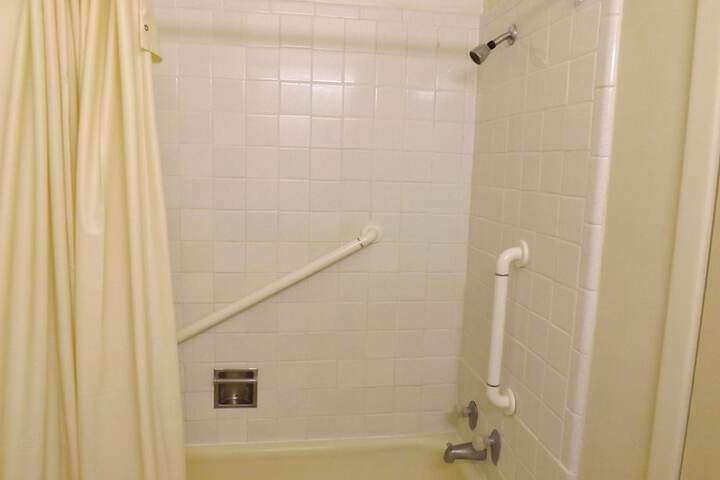 Room 14 of 32