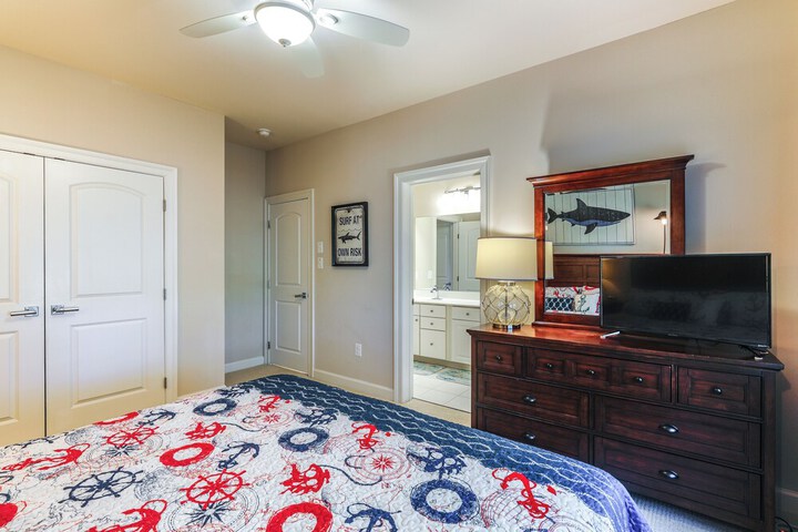 Swim Hike & Chill: Spacious Ocean View Townhome!
