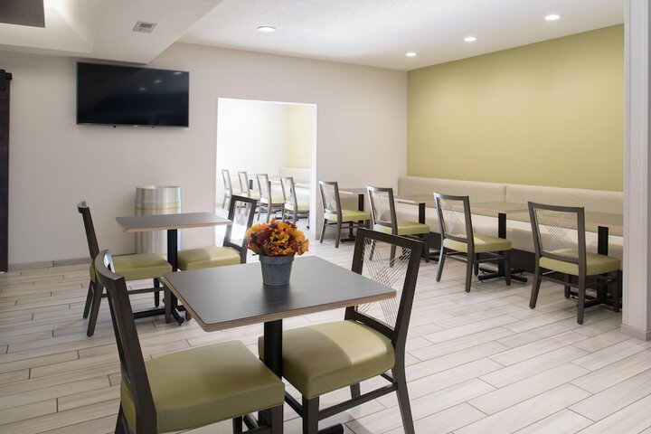 Holiday Inn Express Hotel & Suites Burlington by IHG