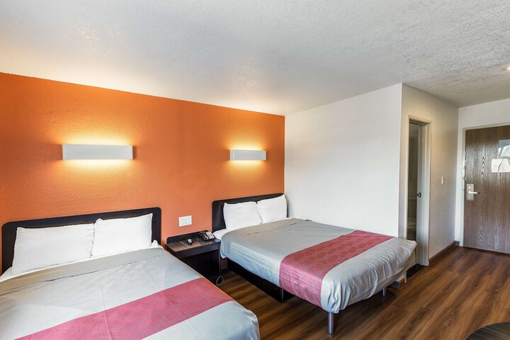Room 16 of 34