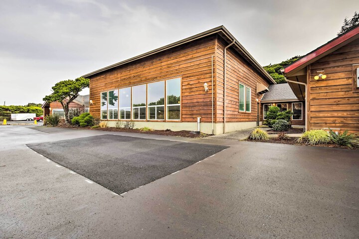 Lincoln City Oceanfront Condo Near Lincoln Beach!