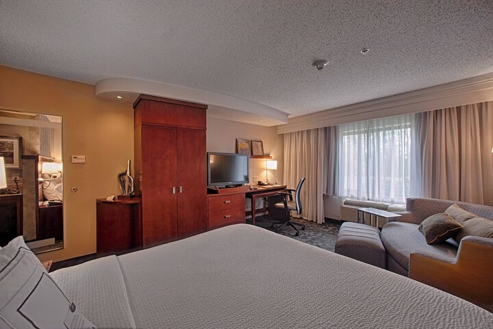 Courtyard by Marriott Wall at Monmouth Shores Corporate Park
