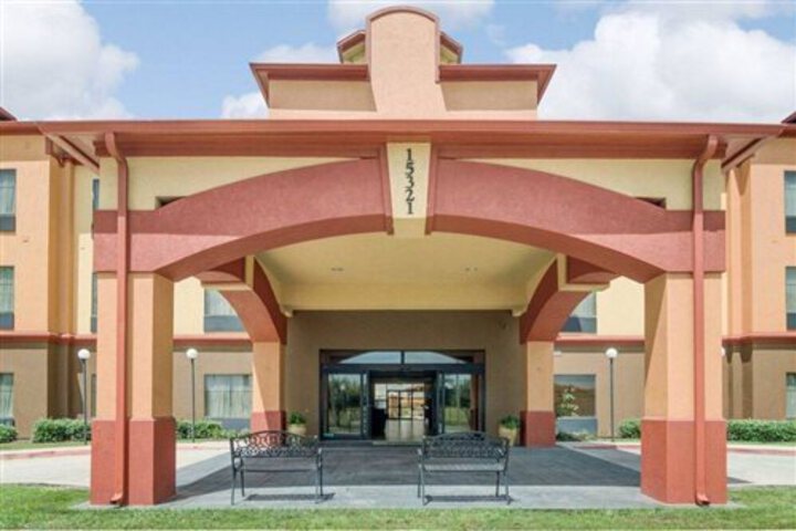 SPRINGWOOD SUITES HOUSTON IAH BELTWAY 8
