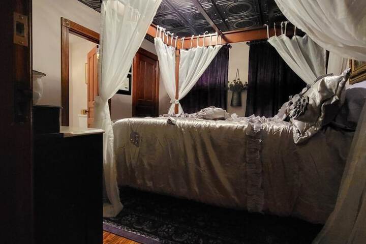 Room 14 of 19