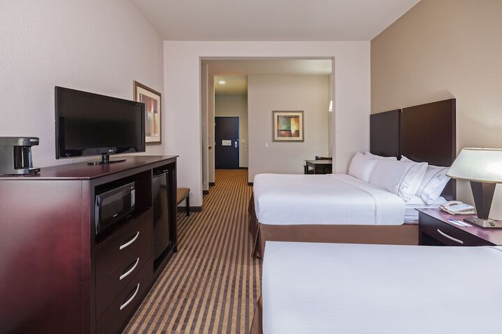 Holiday Inn Express Hotel & Suites Brady by IHG