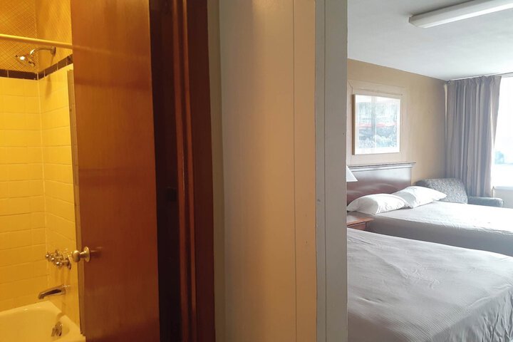 Room 52 of 57